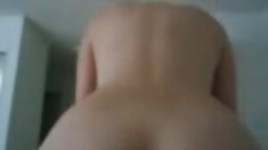 ماں پھنسے ایک نوجوان جوڑے آخر مشکل سوفی پر